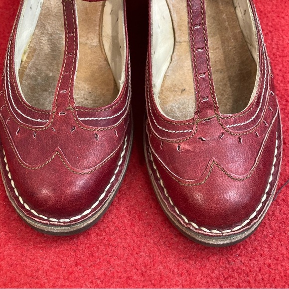 EL NATURALISTA Sz 38 T-Strap Low Heel Mary Jane Style Leather Almond Toe Shoes - Picture 4 of 10